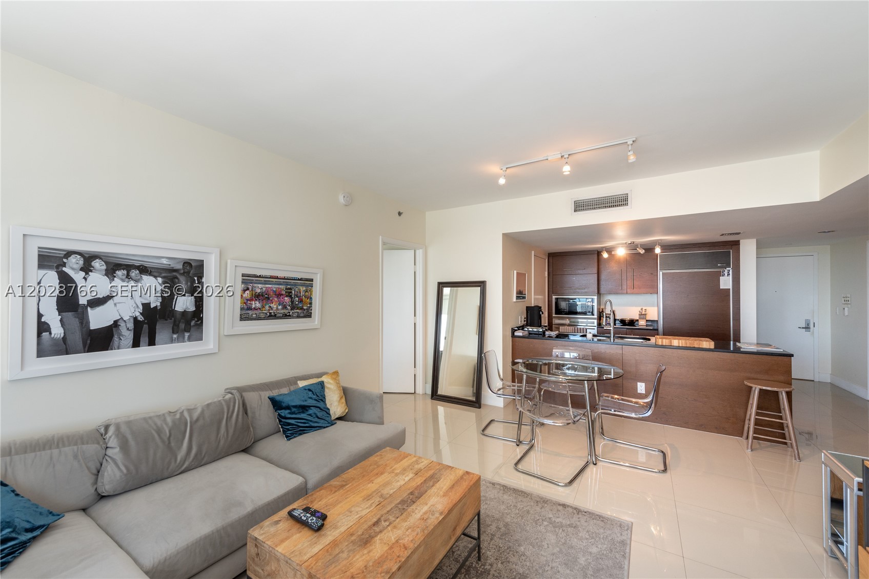 475 Brickell Ave #4213, Miami FL 33131