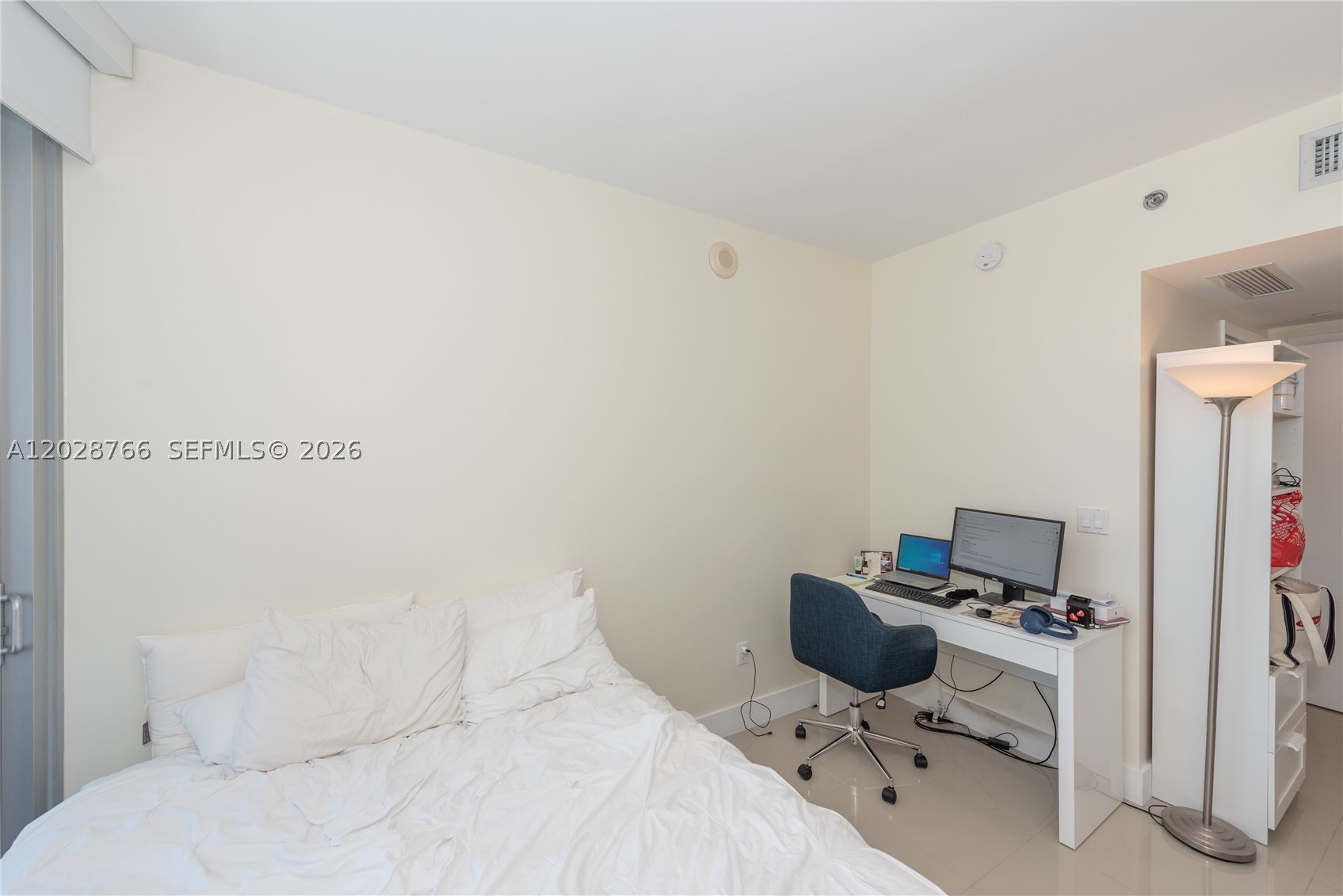 475 Brickell Ave #4213, Miami FL 33131