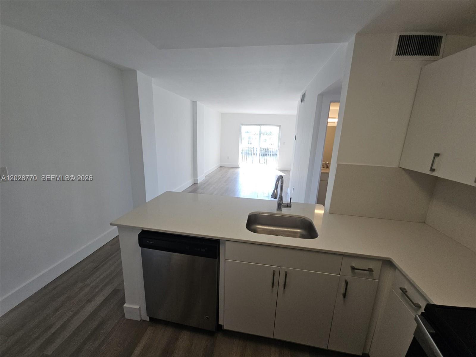 8101 Crespi Blvd #304, Miami Beach FL 33141