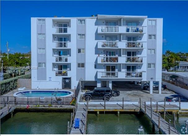 8101 Crespi Blvd #304, Miami Beach FL 33141