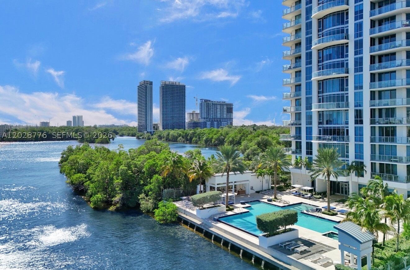 17111 Biscayne Blvd #208, North Miami Beach FL 33160