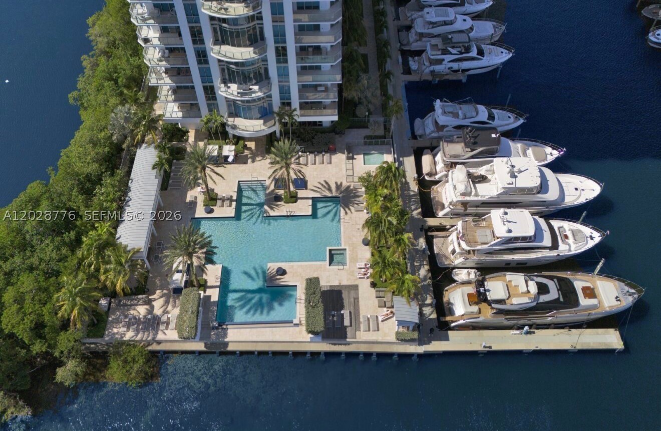 17111 Biscayne Blvd #208, North Miami Beach FL 33160