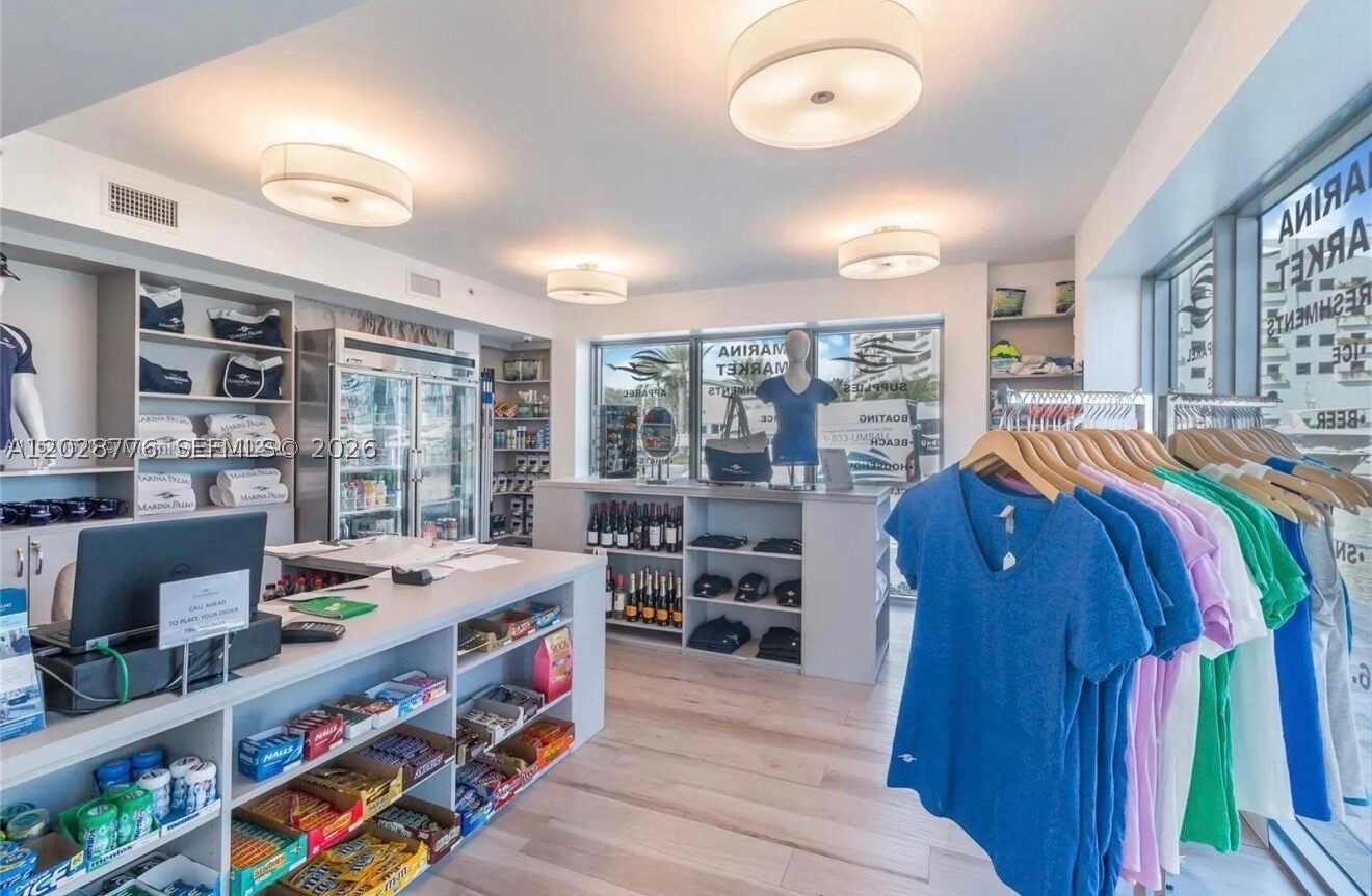 17111 Biscayne Blvd #208, North Miami Beach FL 33160