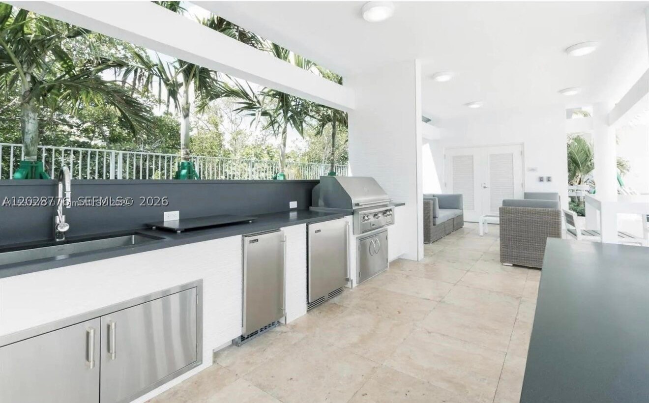 17111 Biscayne Blvd #208, North Miami Beach FL 33160