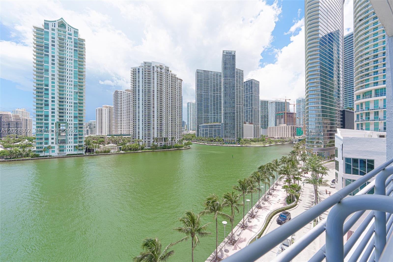 325 S Biscayne Blvd #821, Miami FL 33131