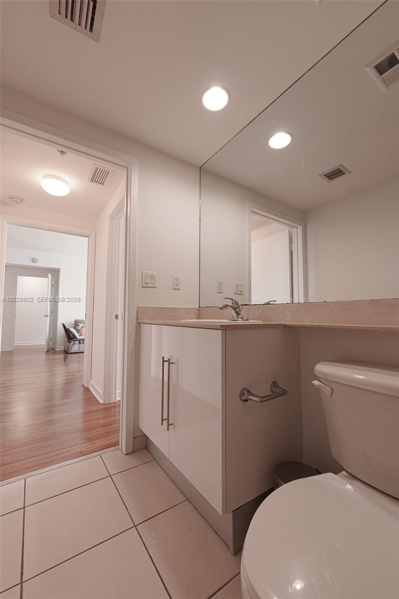 325 S Biscayne Blvd #821, Miami FL 33131