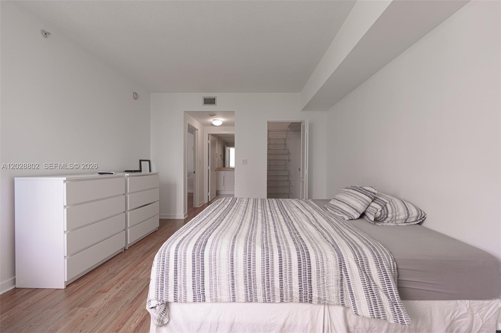325 S Biscayne Blvd #821, Miami FL 33131
