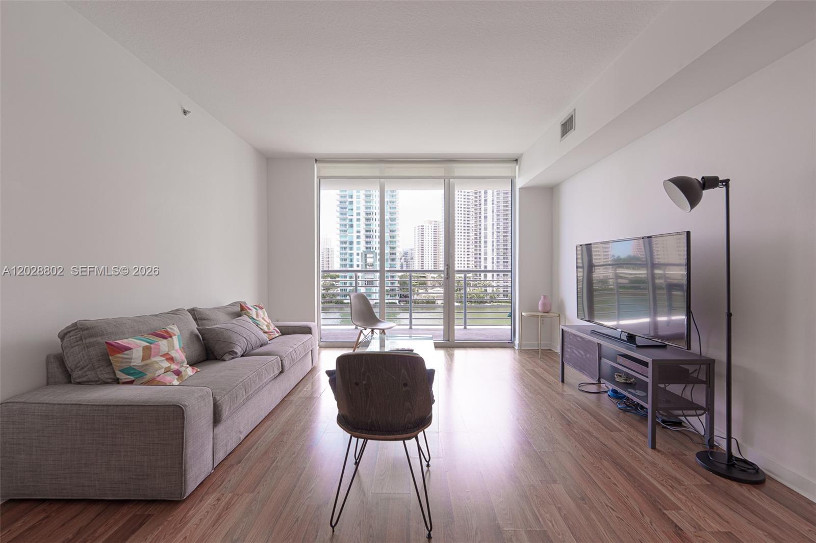 325 S Biscayne Blvd #821, Miami FL 33131
