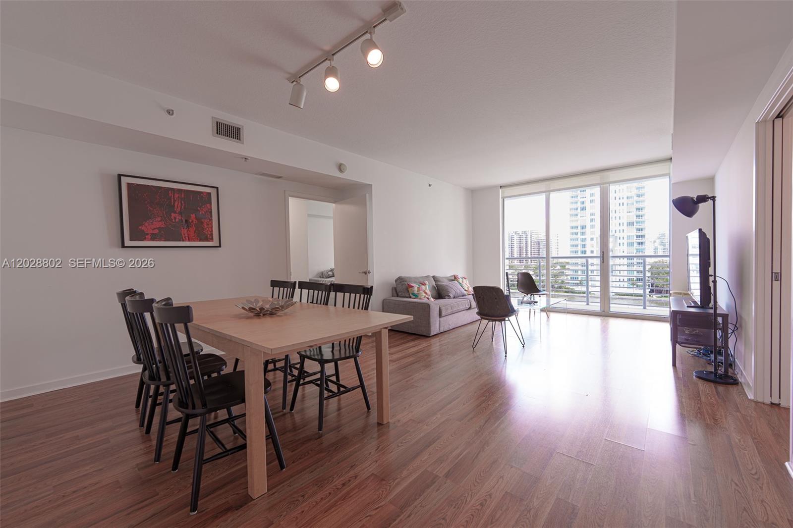 325 S Biscayne Blvd #821, Miami FL 33131
