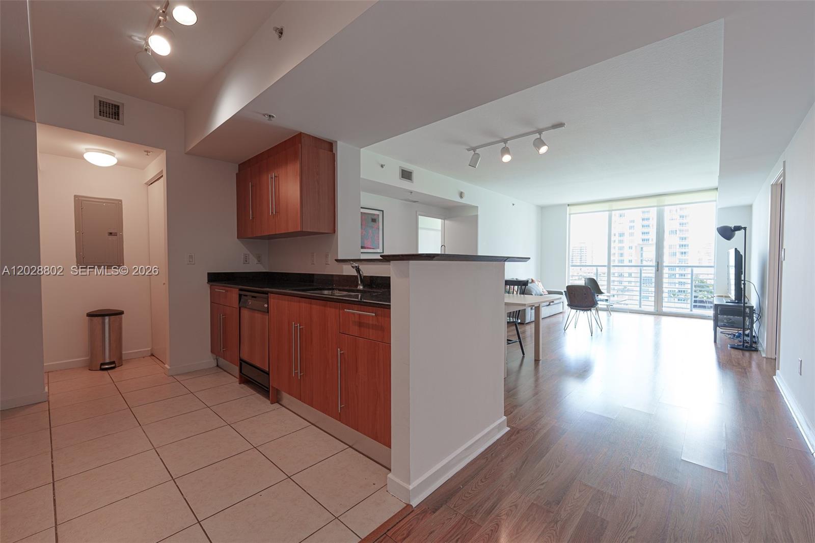 325 S Biscayne Blvd #821, Miami FL 33131