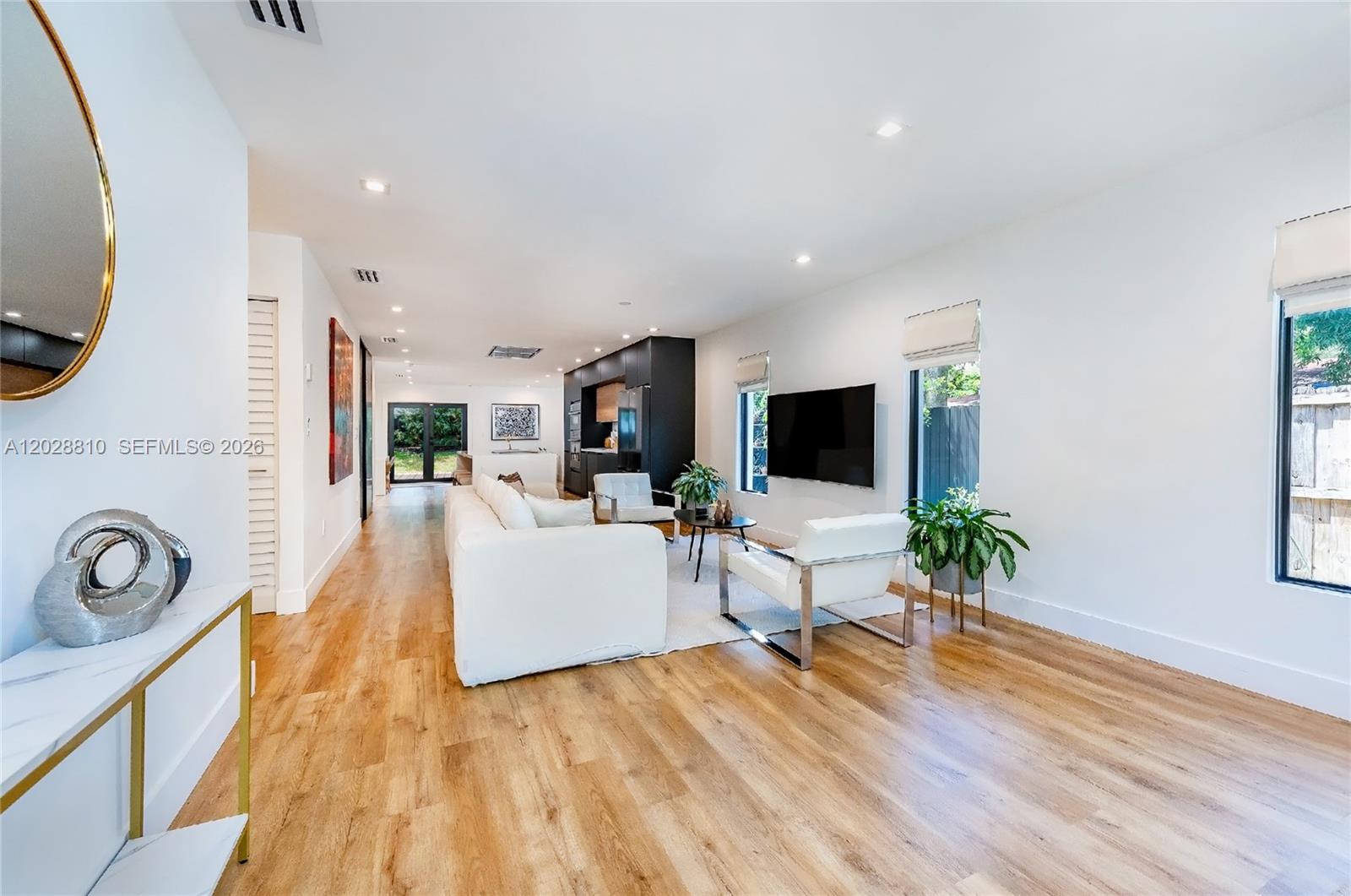 412 NW 41st St, Miami FL 33127