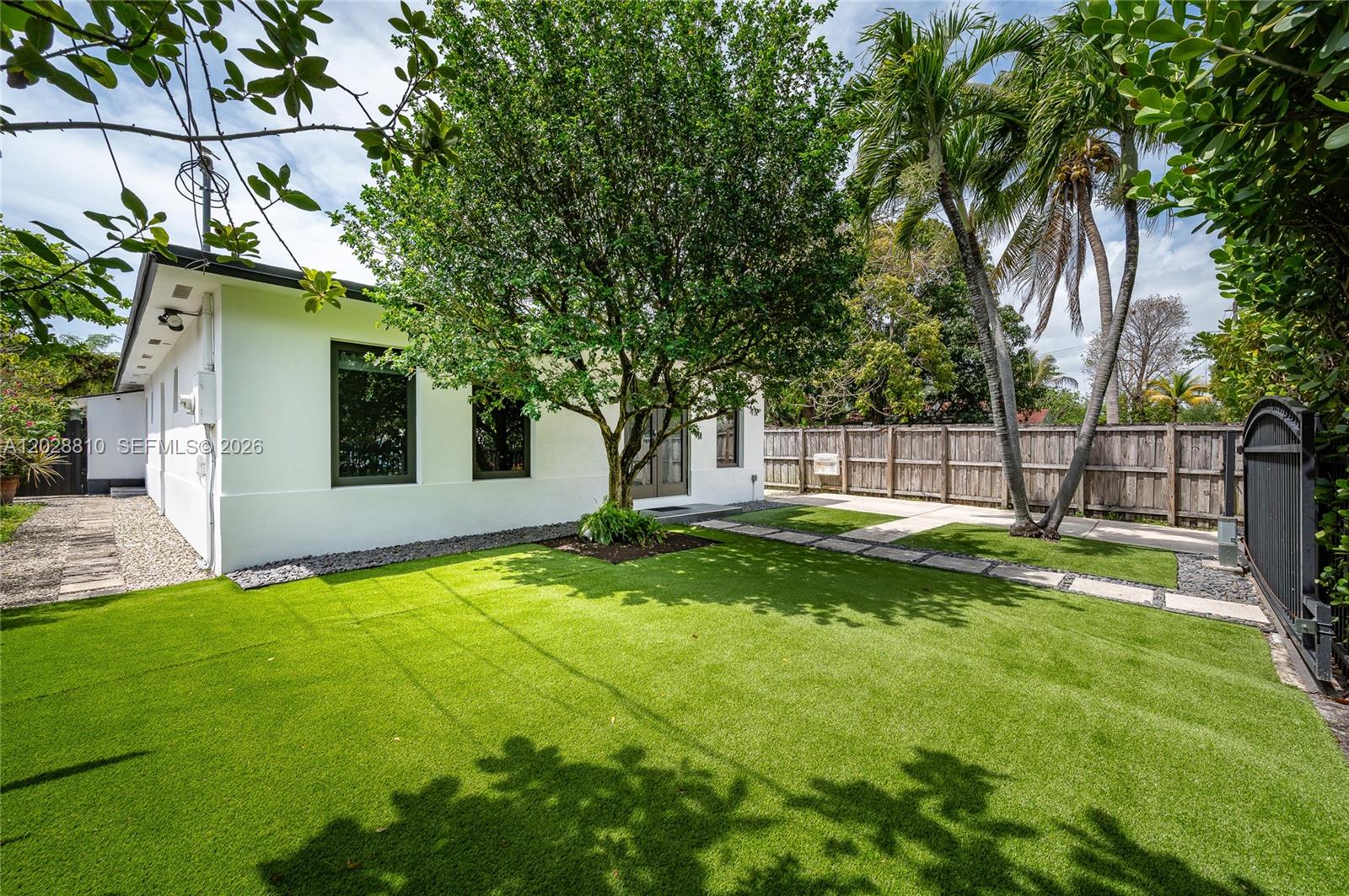 412 NW 41st St, Miami FL 33127