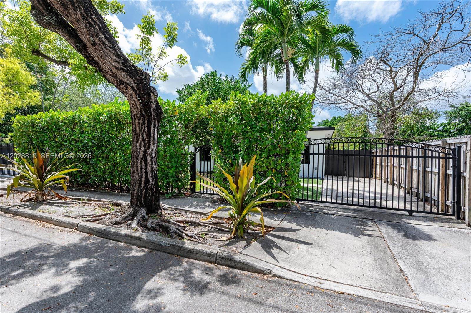 412 NW 41st St, Miami FL 33127
