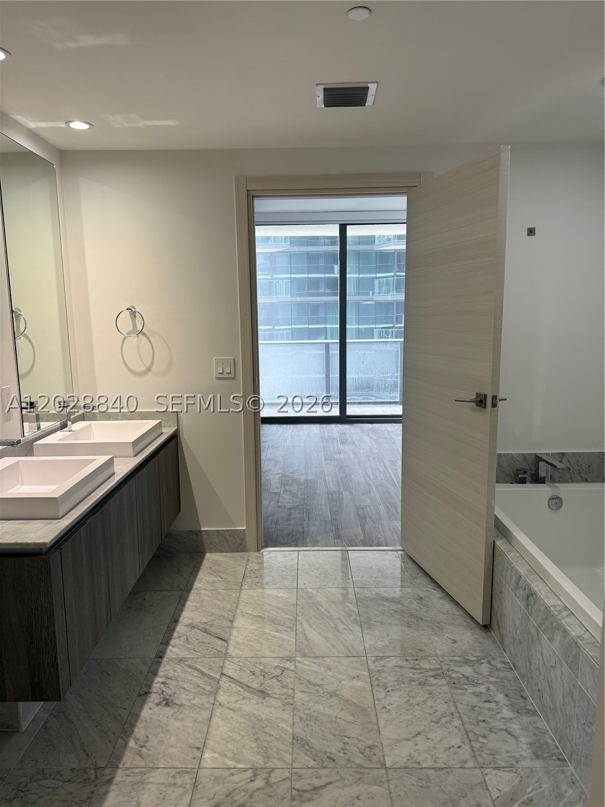 801 S Miami Ave #1808, Miami FL 33130