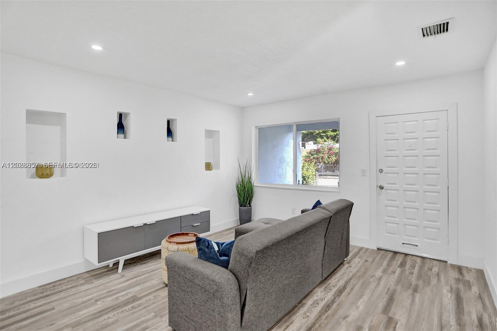236 NW 42nd St, Miami FL 33127