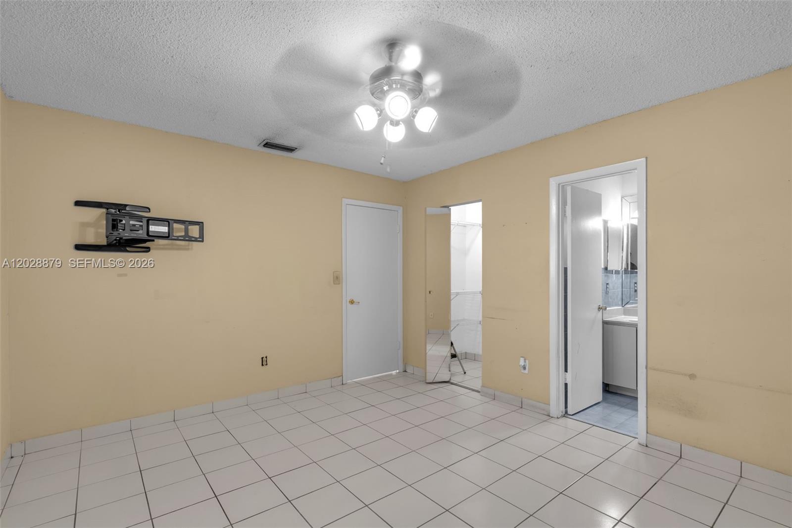 8805 NW 114th Ter, Hialeah Gardens FL 33018