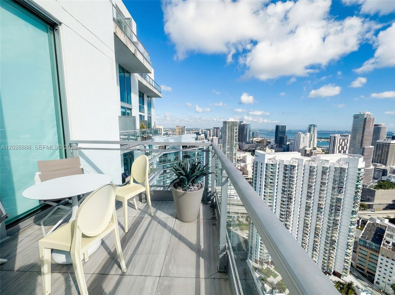 92 SW 3rd St #PH5213, Miami FL 33130