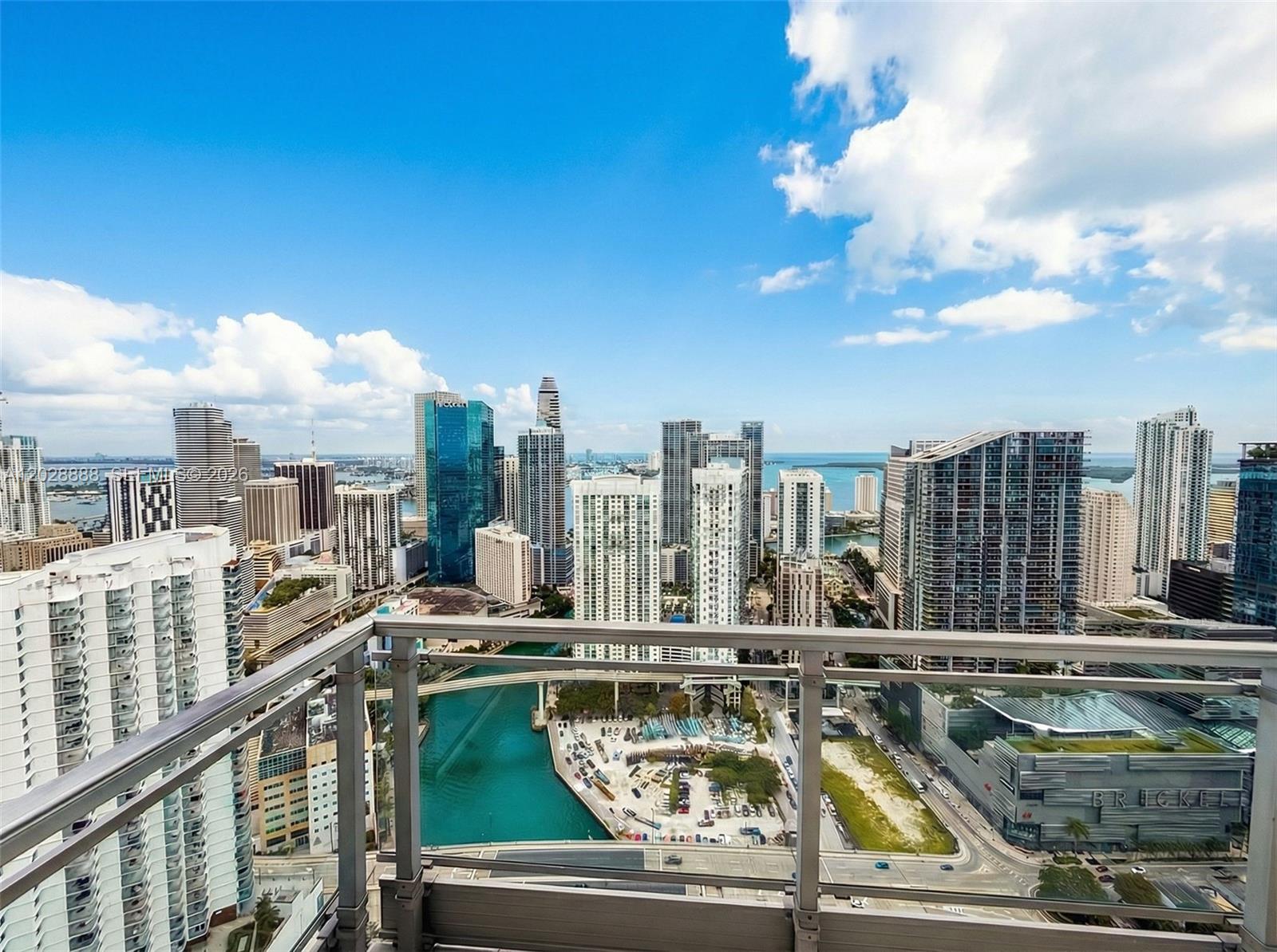 92 SW 3rd St #PH5213, Miami FL 33130