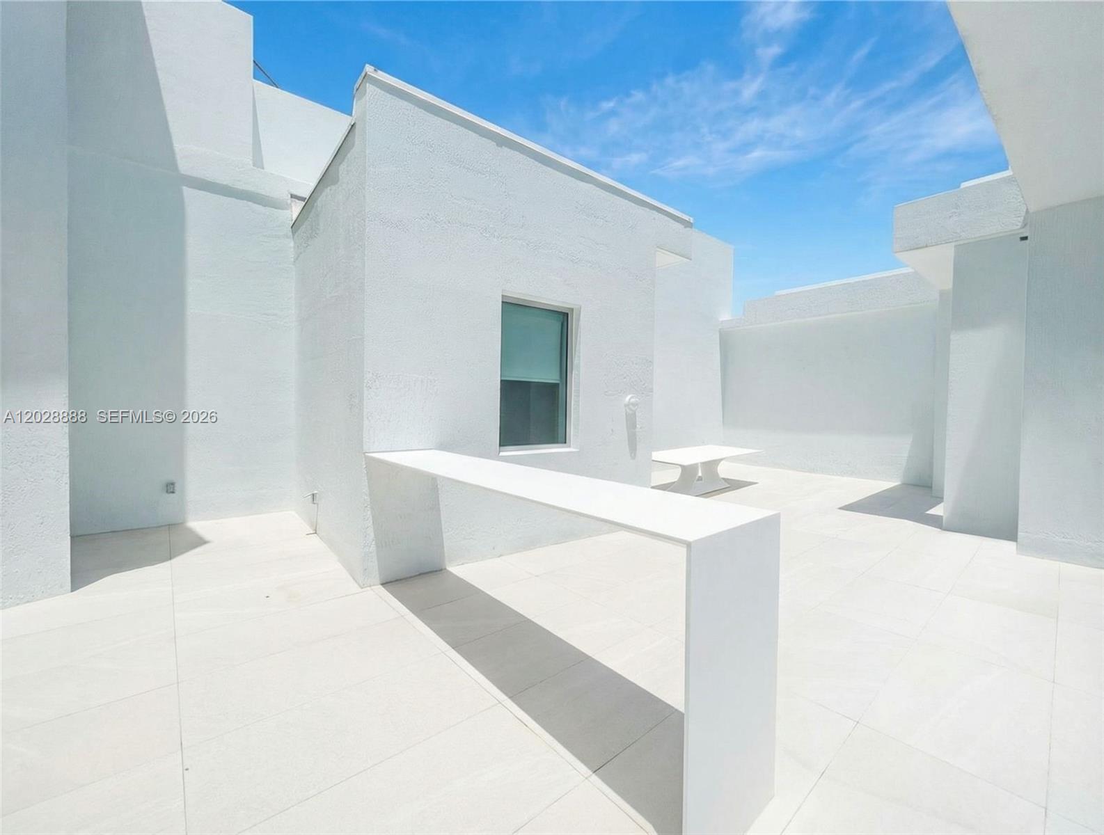 92 SW 3rd St #PH5213, Miami FL 33130