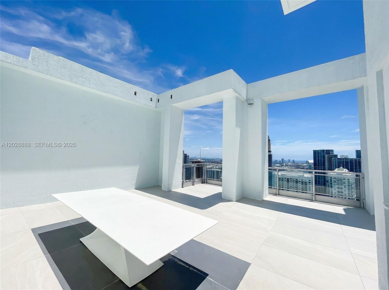 92 SW 3rd St #PH5213, Miami FL 33130