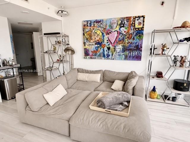 45 SW 9th St #1506, Miami FL 33130