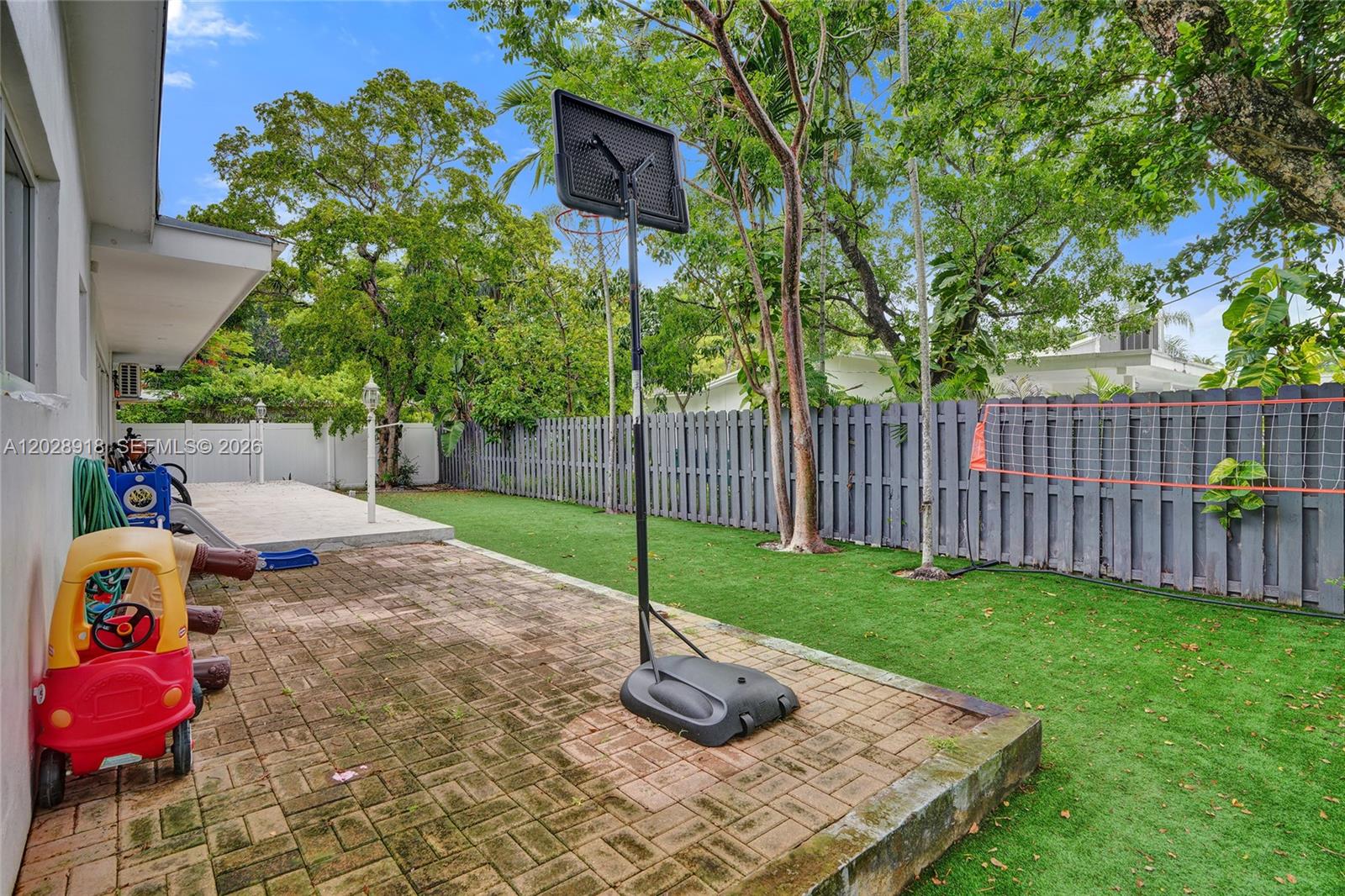 18641 NE 21st Ave, Miami FL 33179