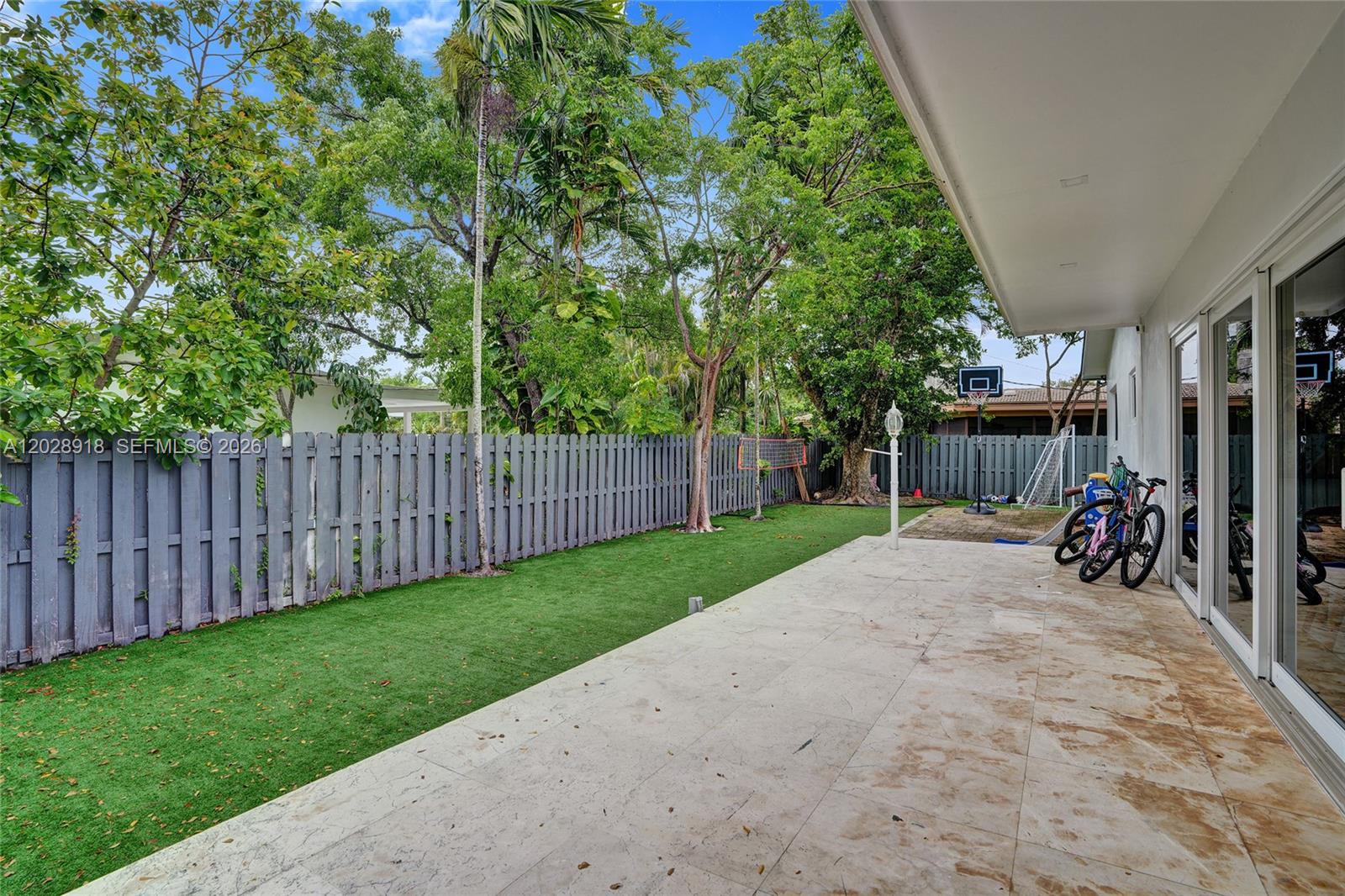 18641 NE 21st Ave, Miami FL 33179