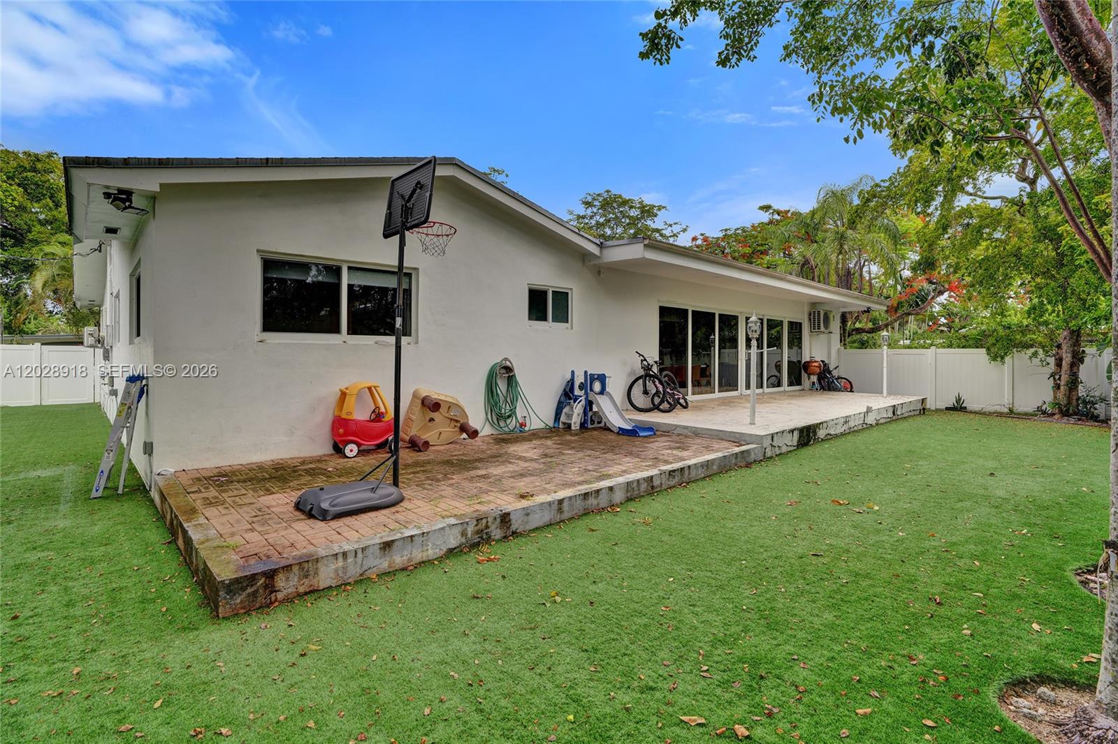 18641 NE 21st Ave, Miami FL 33179