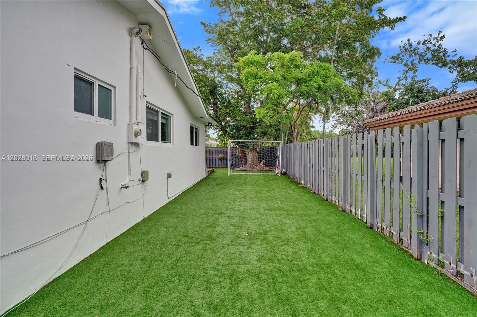18641 NE 21st Ave, Miami FL 33179