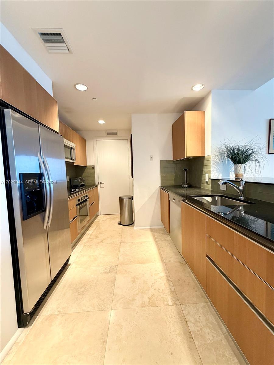 1060 Brickell Ave #2003, Miami FL 33131