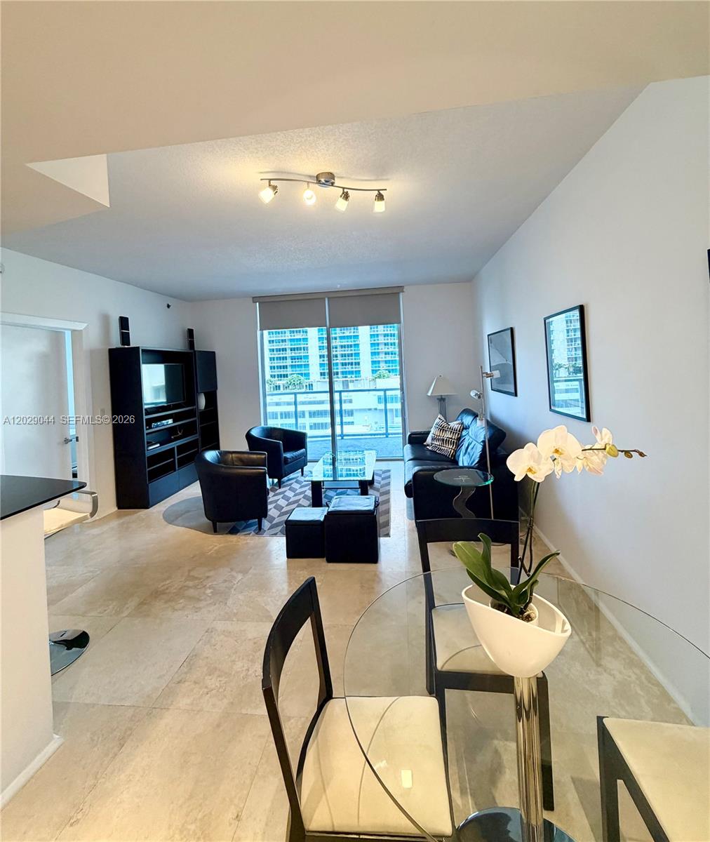 1060 Brickell Ave #2003, Miami FL 33131