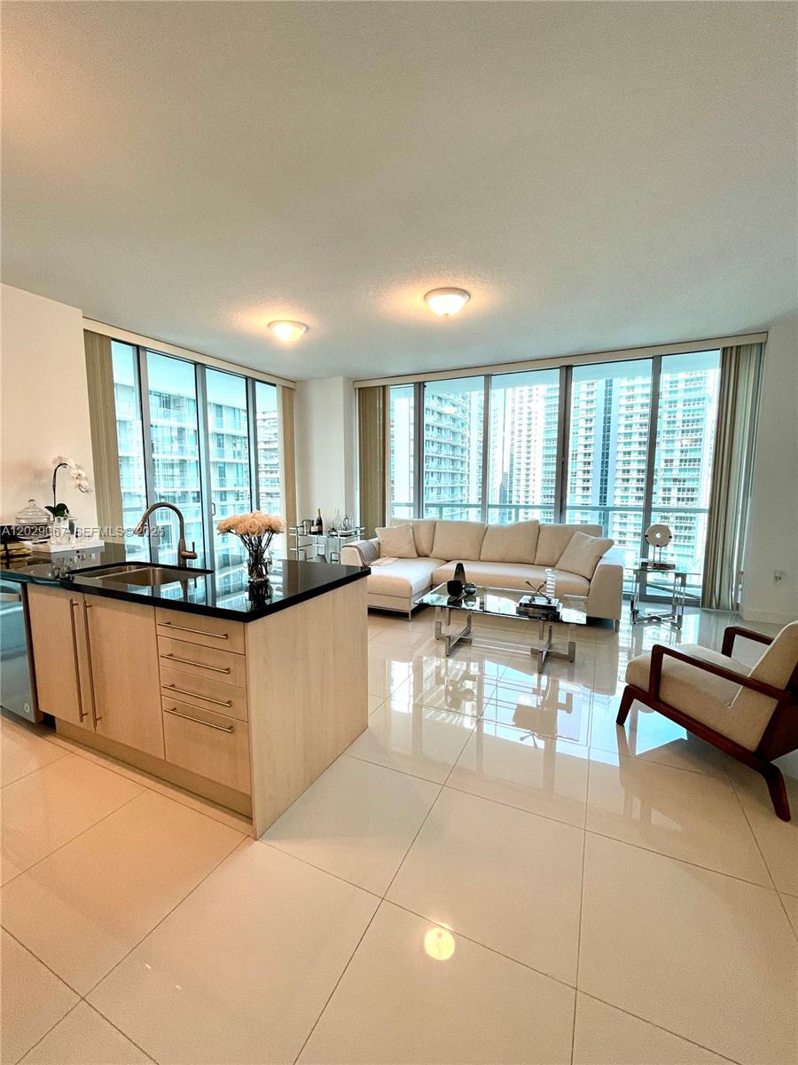 79 SW 12th St #2407-S, Miami FL 33130