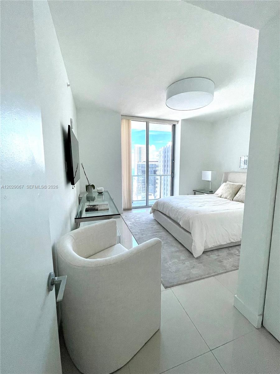 79 SW 12th St #2407-S, Miami FL 33130