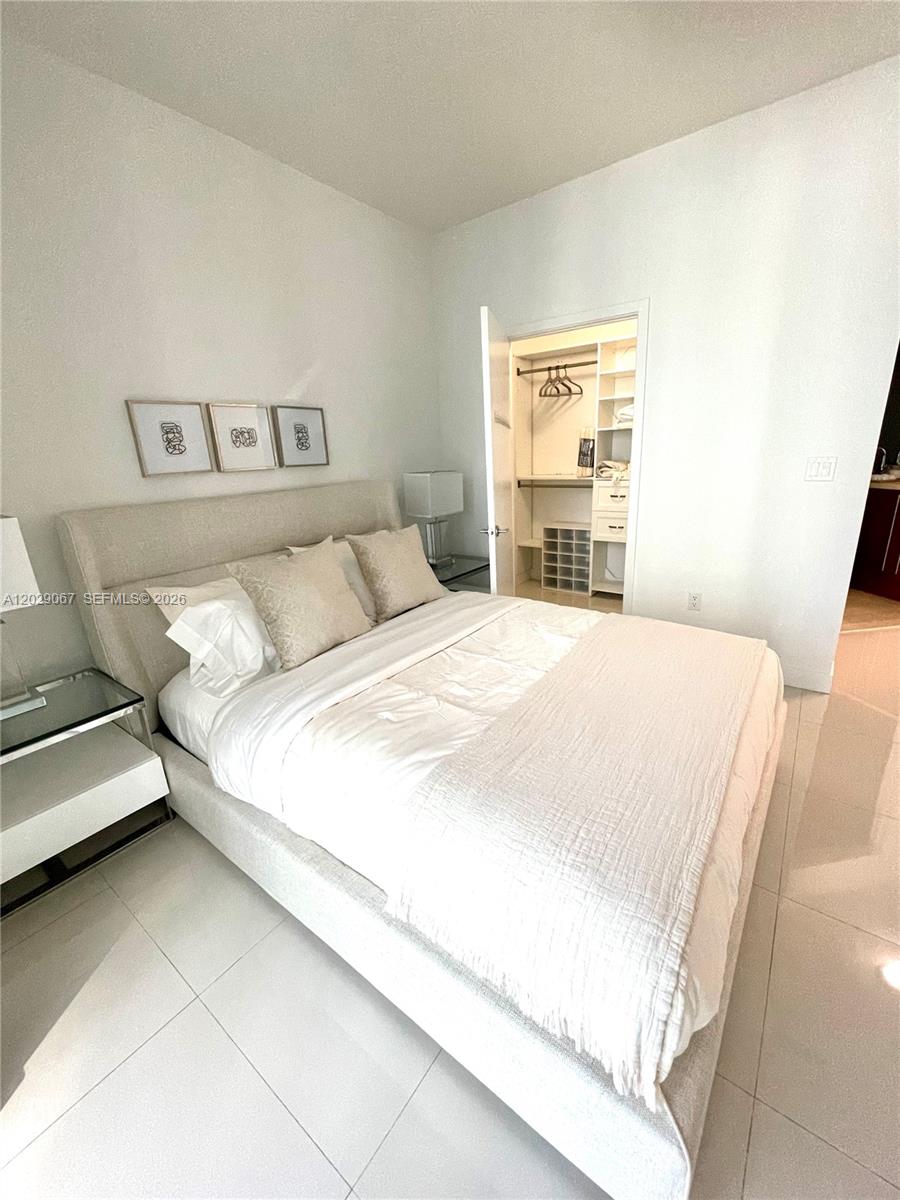 79 SW 12th St #2407-S, Miami FL 33130