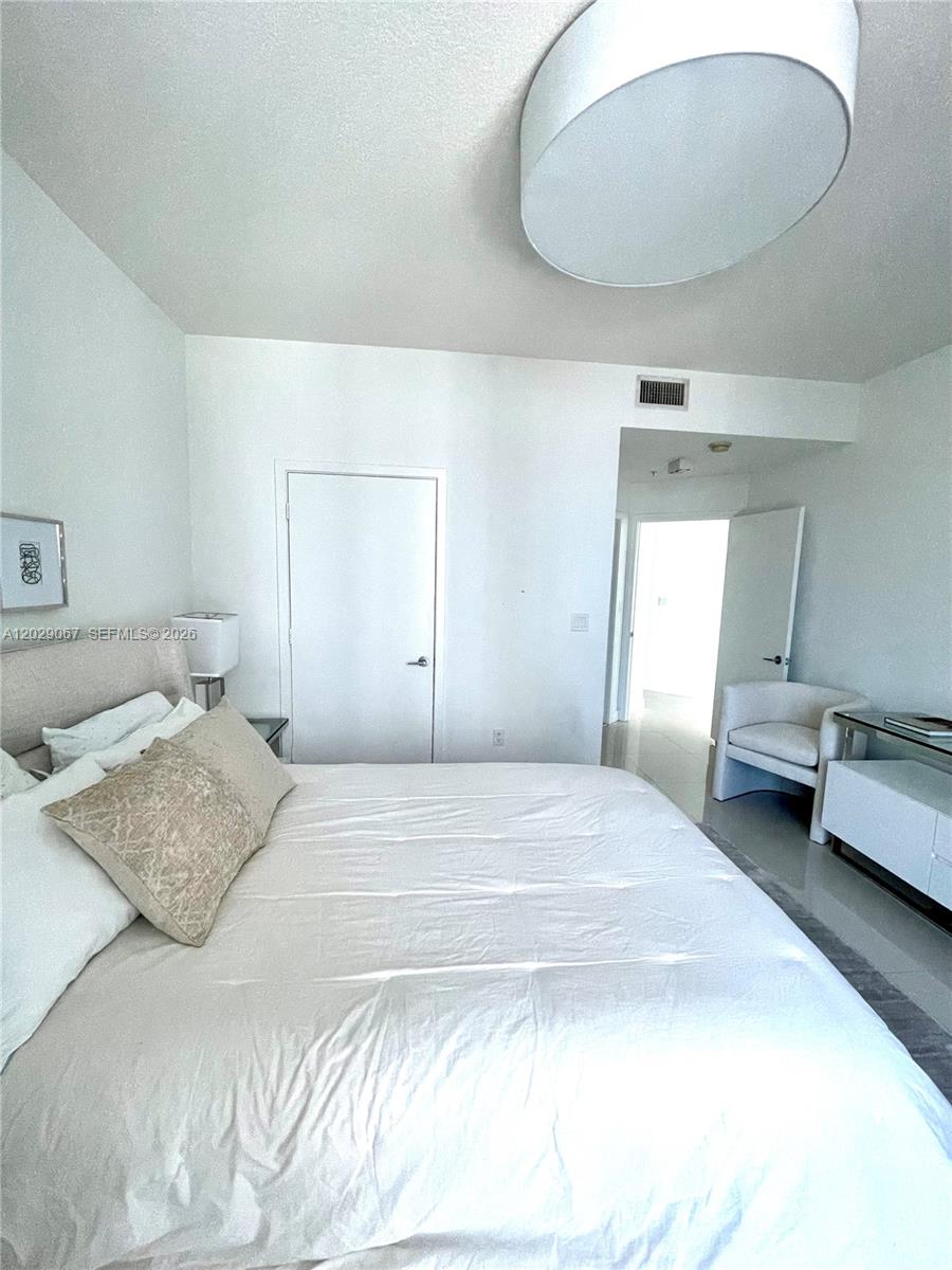 79 SW 12th St #2407-S, Miami FL 33130