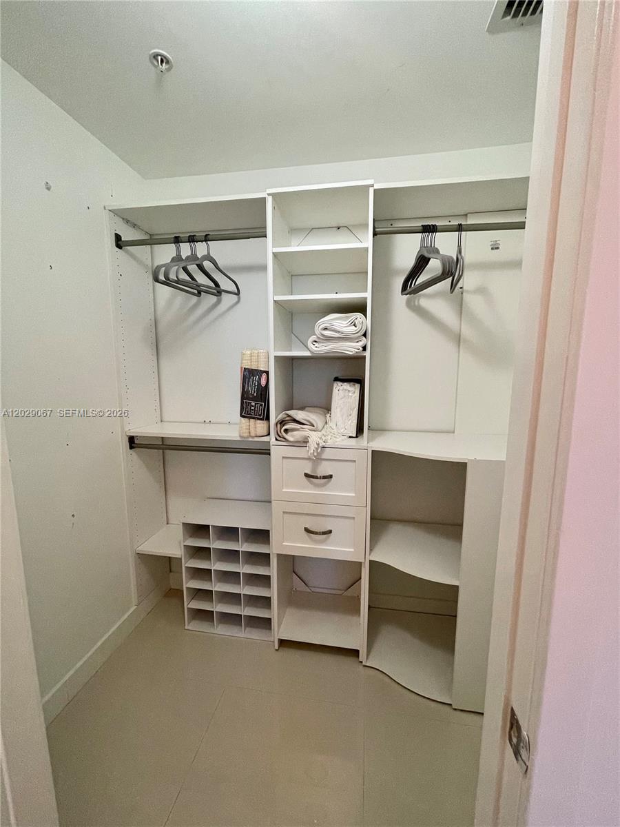 79 SW 12th St #2407-S, Miami FL 33130