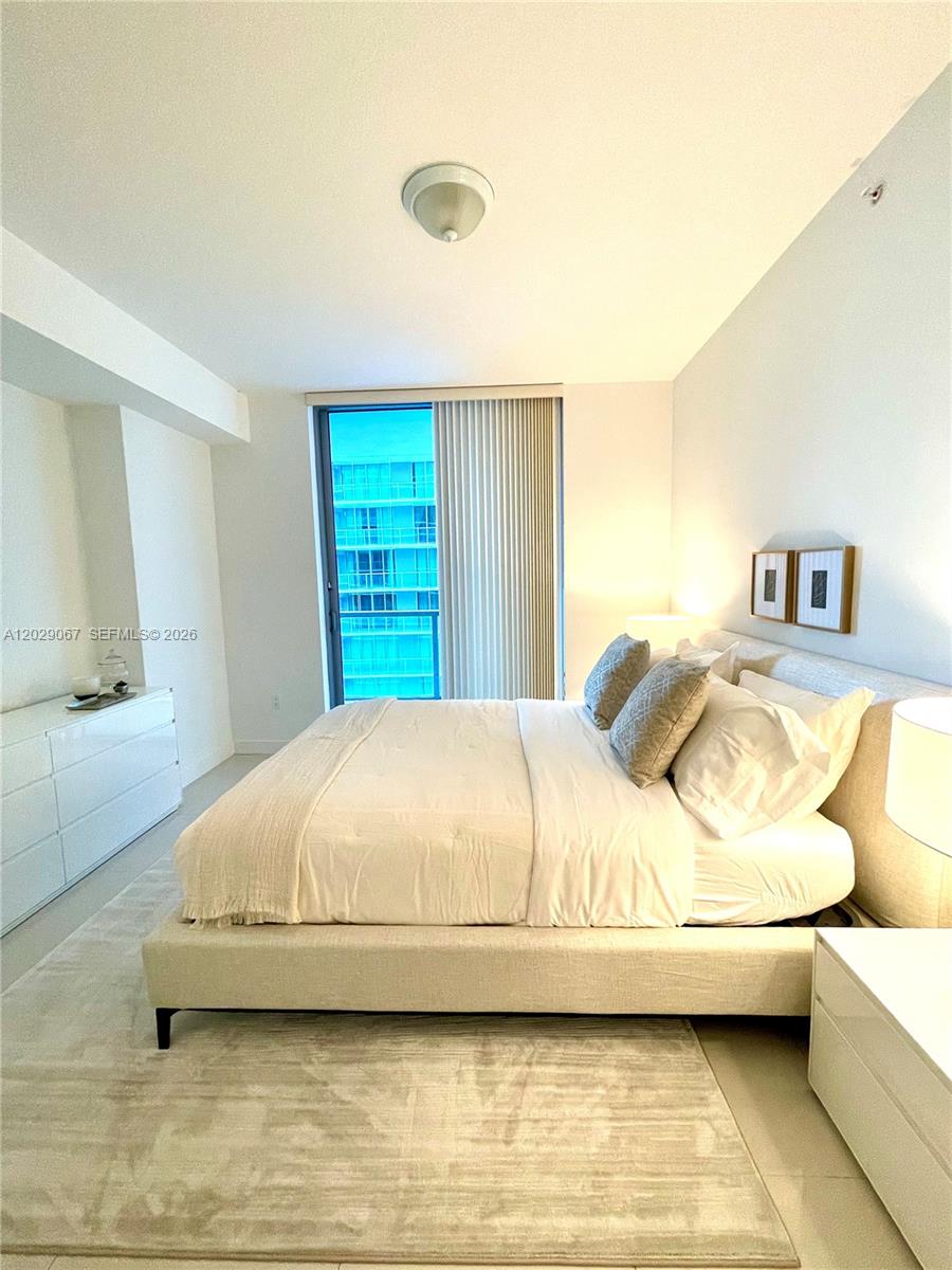 79 SW 12th St #2407-S, Miami FL 33130