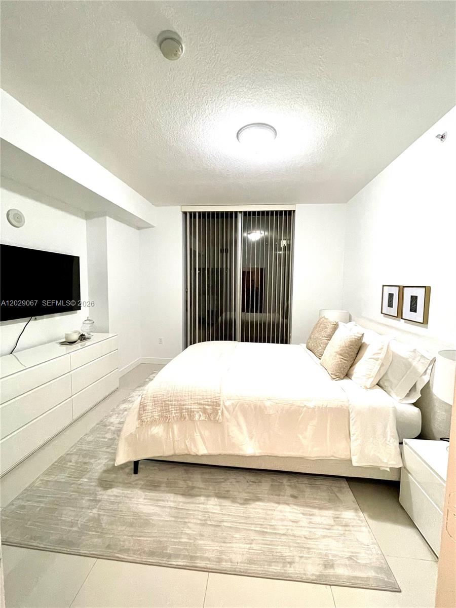 79 SW 12th St #2407-S, Miami FL 33130