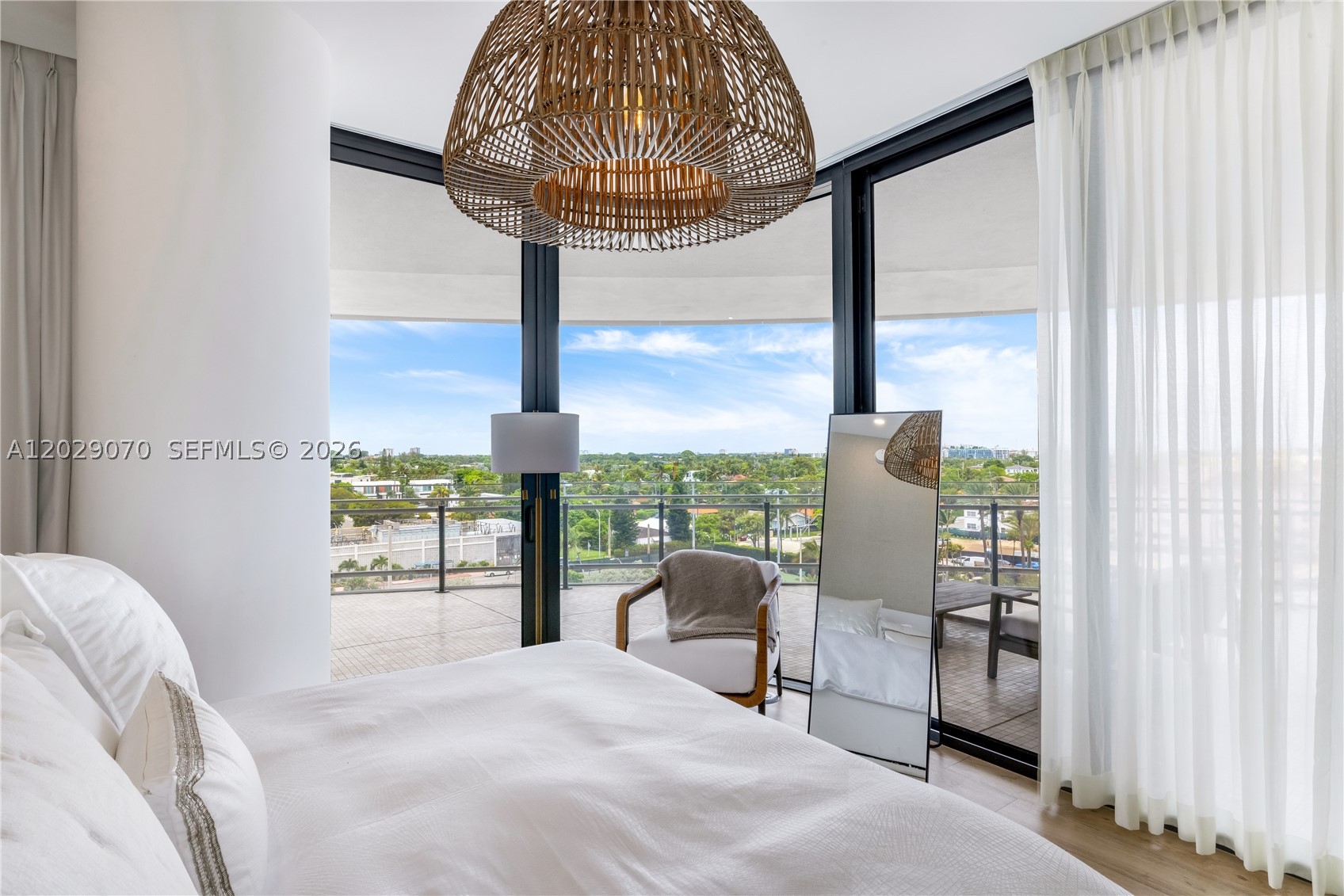 8701 Collins Ave #605, Miami Beach FL 33154