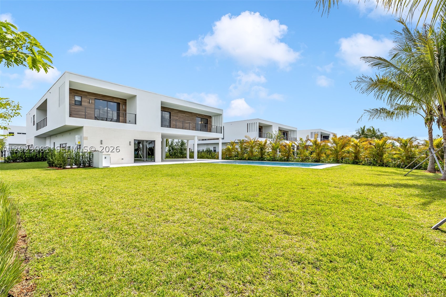 16689 N Botaniko Dr N, Weston FL 33326