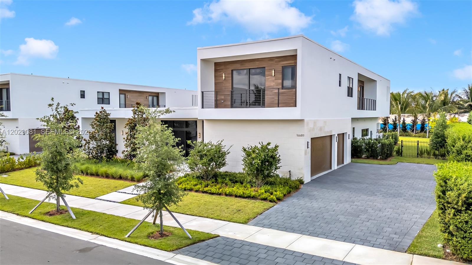 16689 N Botaniko Dr N, Weston FL 33326