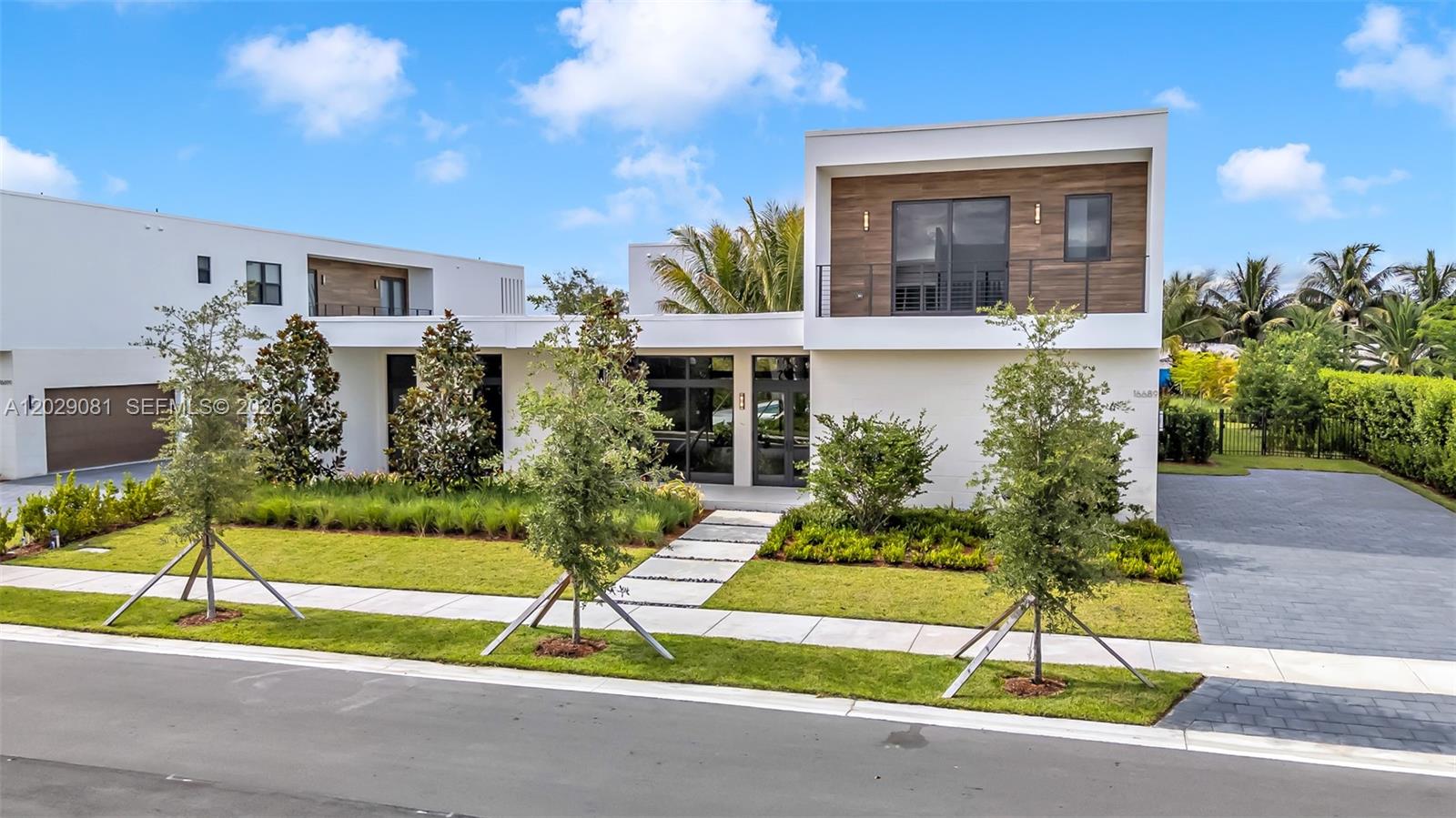 16689 N Botaniko Dr N, Weston FL 33326