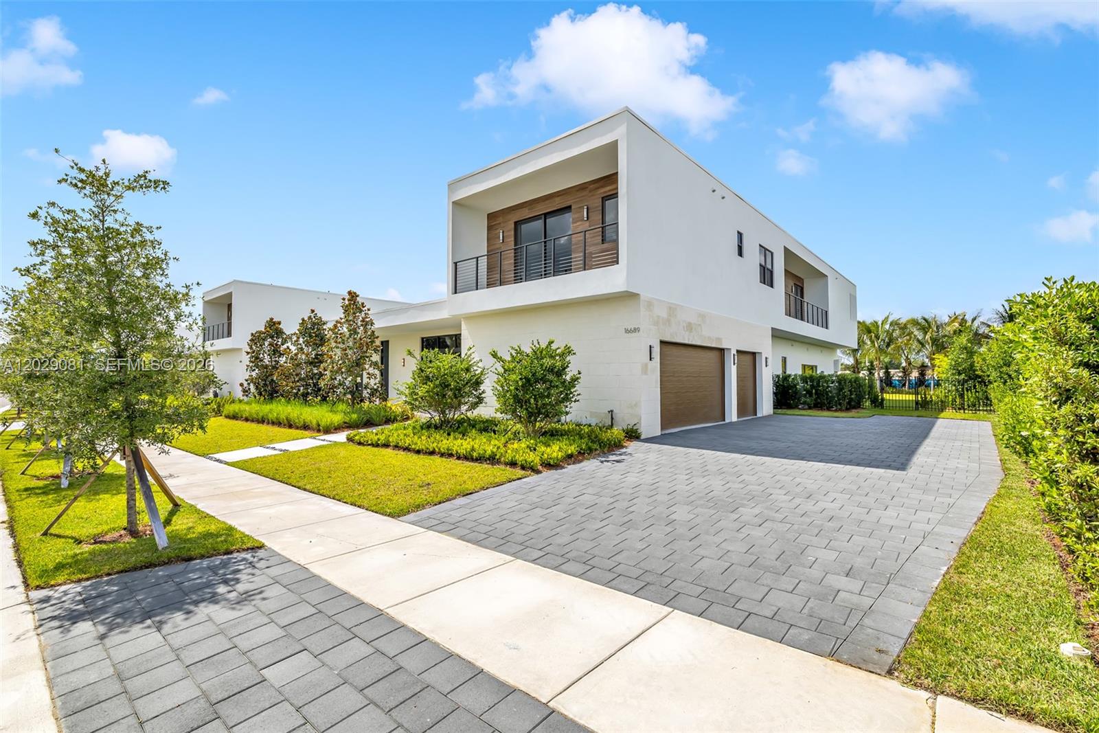 16689 N Botaniko Dr N, Weston FL 33326