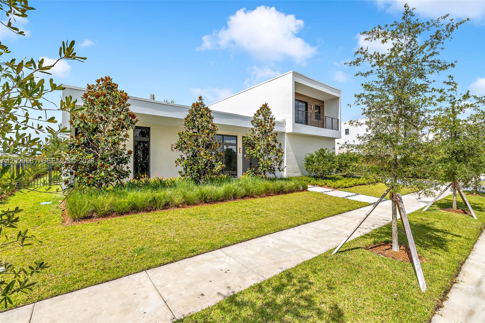16689 N Botaniko Dr N, Weston FL 33326