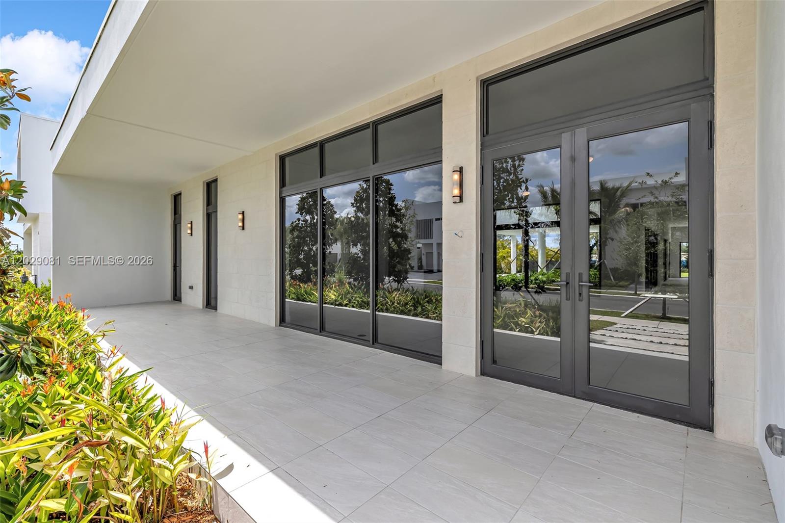16689 N Botaniko Dr N, Weston FL 33326