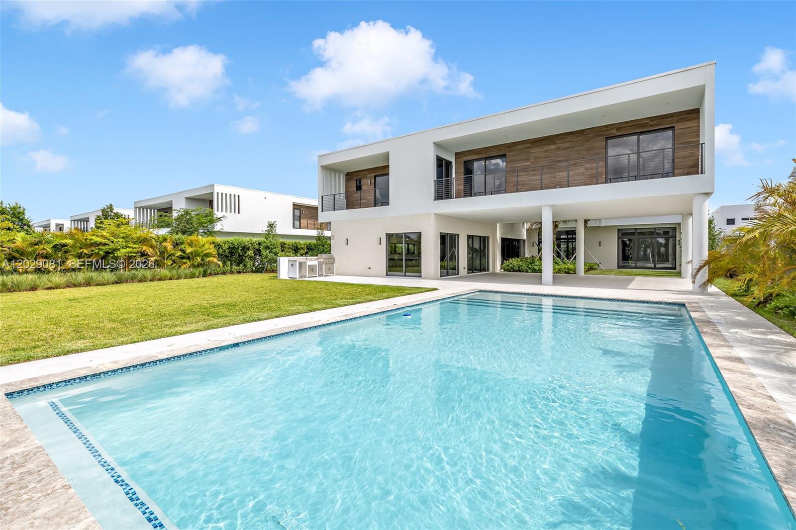 16689 N Botaniko Dr N, Weston FL 33326