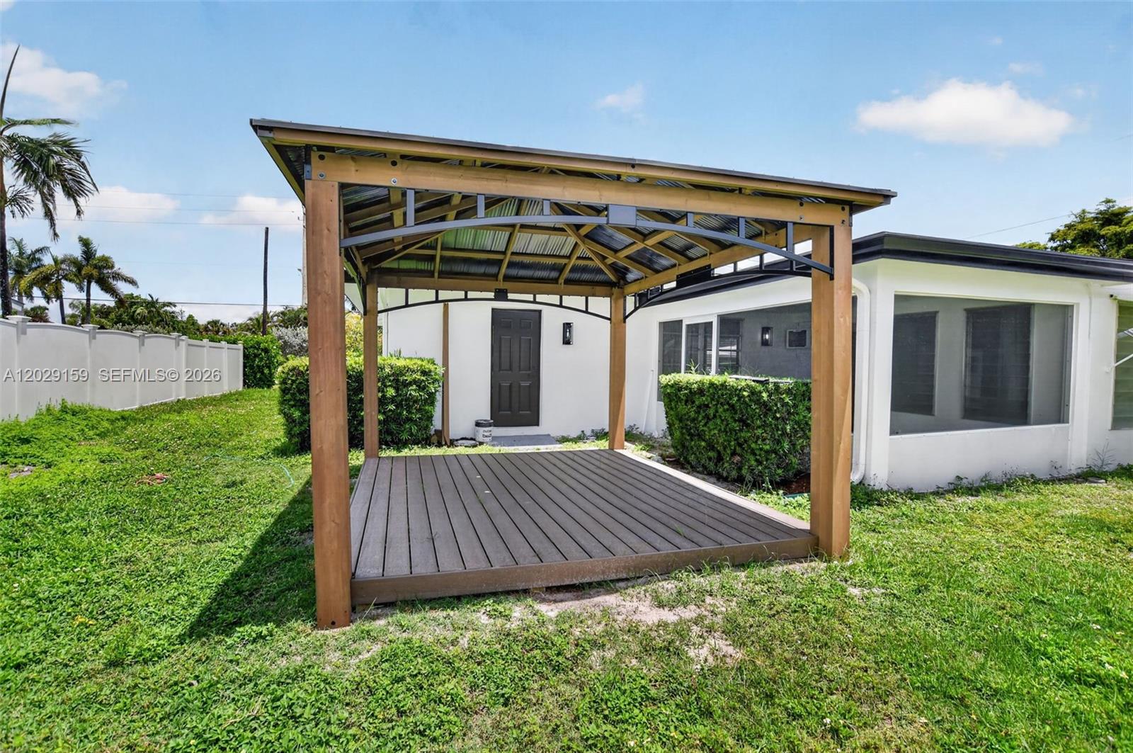 1320 SE 10th St, Deerfield Beach FL 33441
