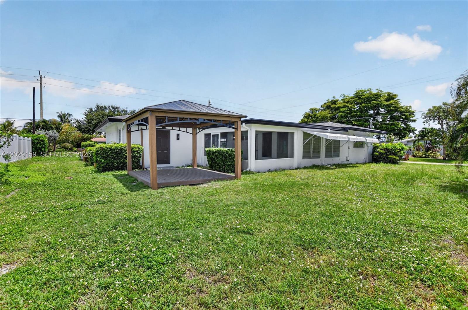 1320 SE 10th St, Deerfield Beach FL 33441