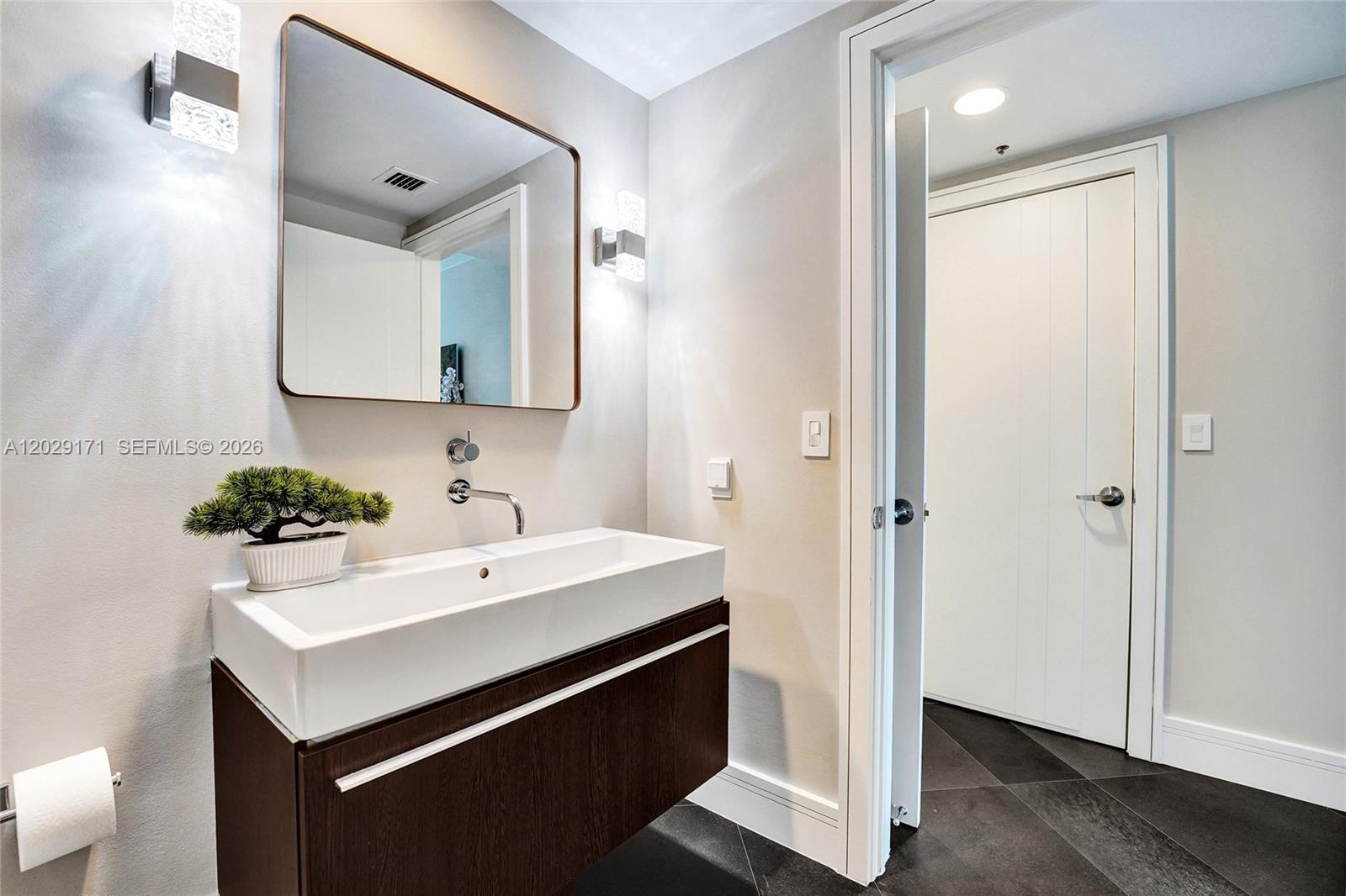 3101 S Ocean Dr #2208, Hollywood FL 33019