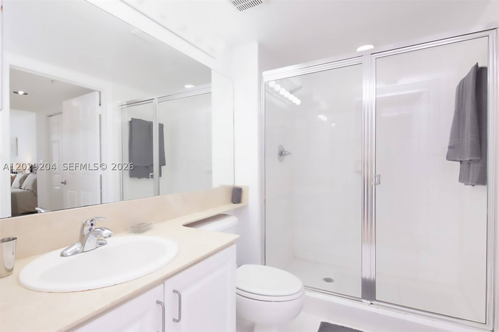 1155 Brickell Bay Dr #2701, Miami FL 33131